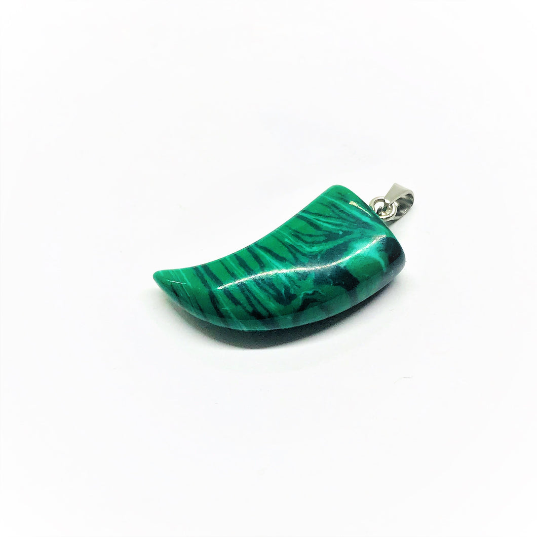 COLGANTE DE PIEDRA | COLMILLO | 25MM | MALAQUITA