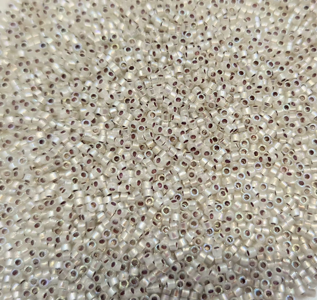 Miyuki Delica Beads 11/0 | 223-1DB | Blanco Opalescente Rainbow | c7