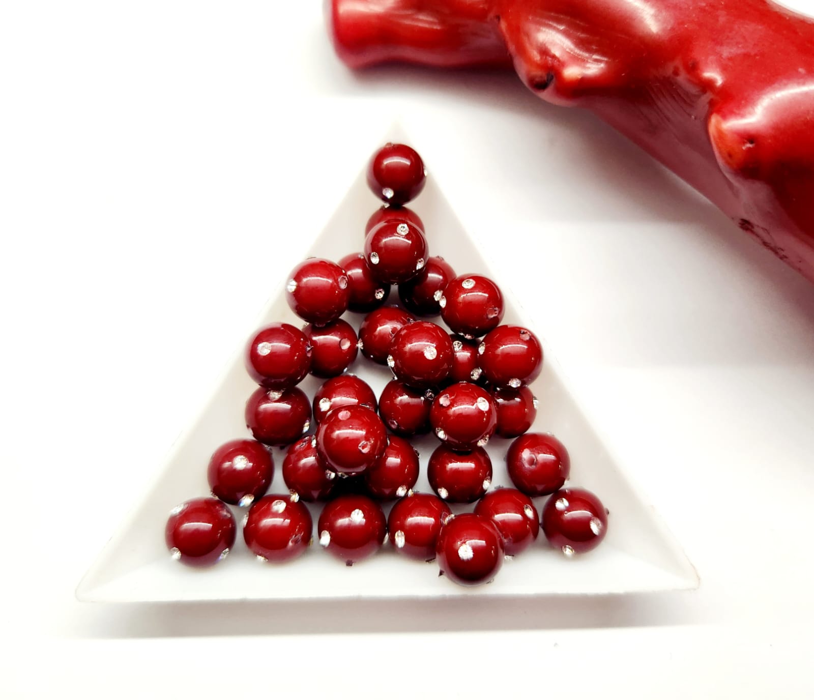 Rojo Shell PERLA SHELL CON STRAS | 8MM | ROJO | 4 UNIDADES – CrystalStone
