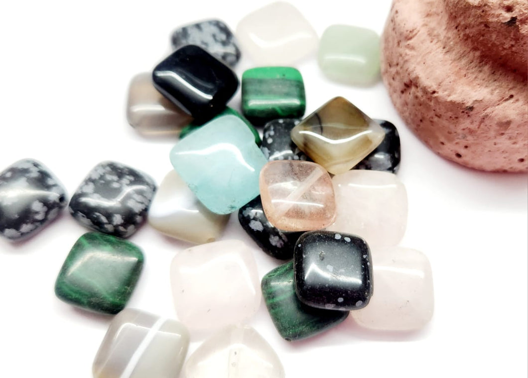 CUADRADO | PERFORACION DIAGONAL | MIX DE PIEDRA | 14MM | 50GRS