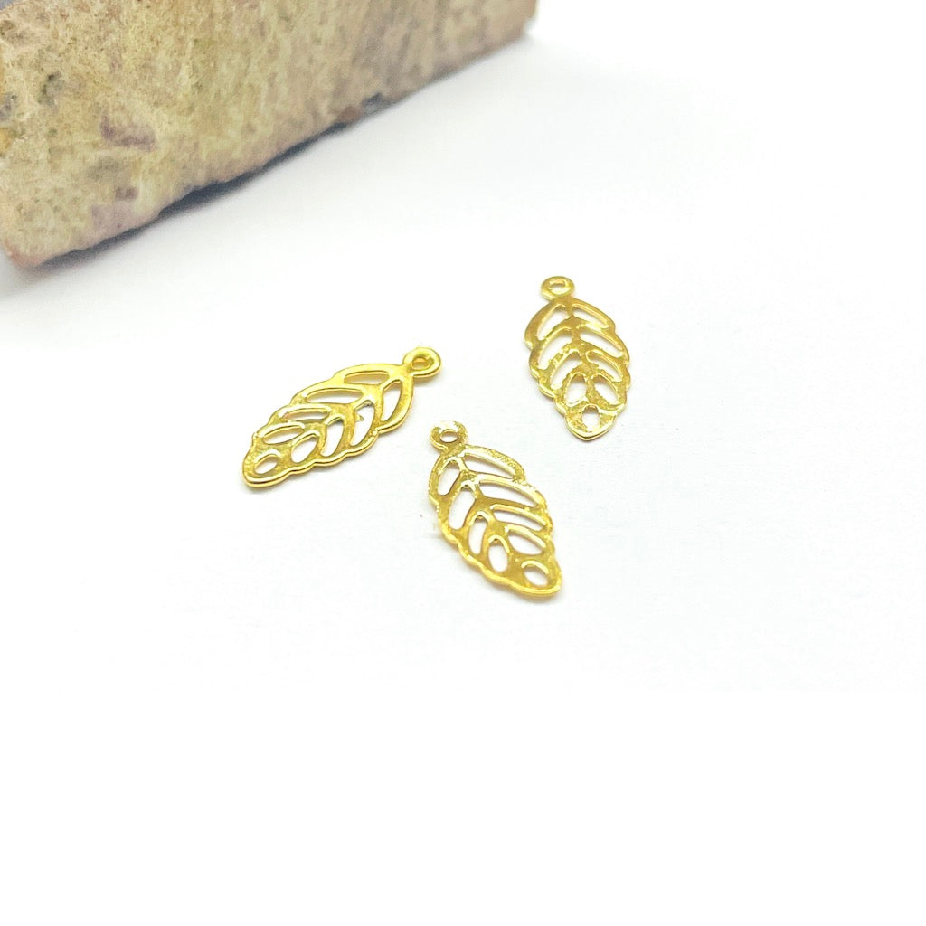 HOJA | BAÑO DE ORO 24K |13.5MM X 5.8MM (C2-17)