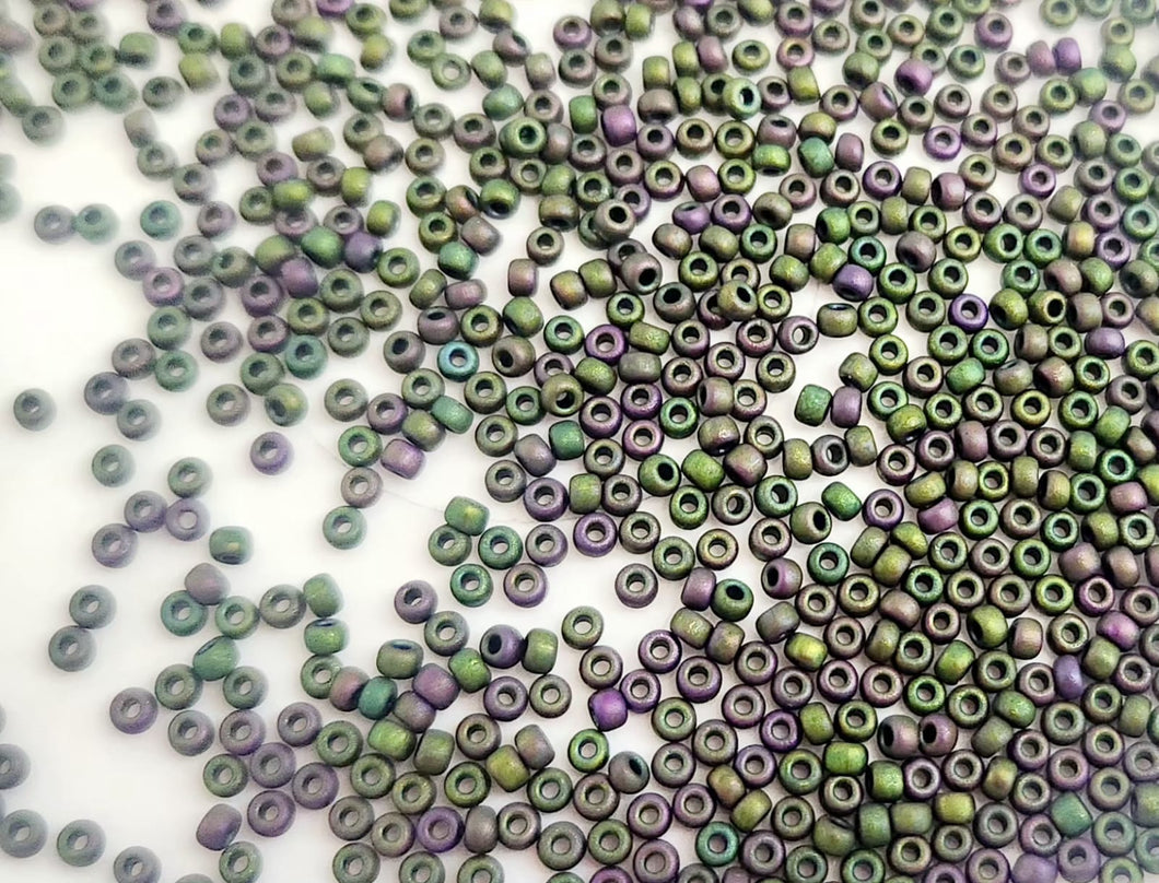 Toho Round Rocailles 11/0 | 2019FRR | Bicolor Morado y Verde Oscuro