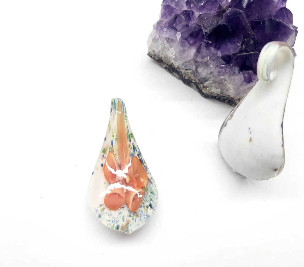 COLGANTE DE VIDRIO CON FLOR INTERNA | GOTA ALARGADA | 50MM | NARANJA