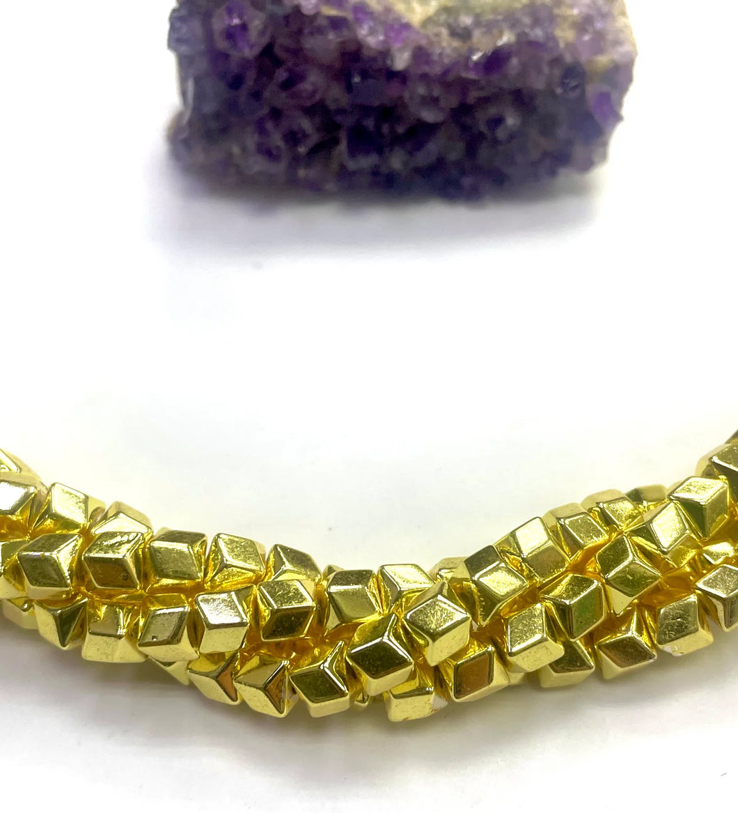 HEMATITA | CUADRADO CON DISEÑO | 5.8MM | DORADO
