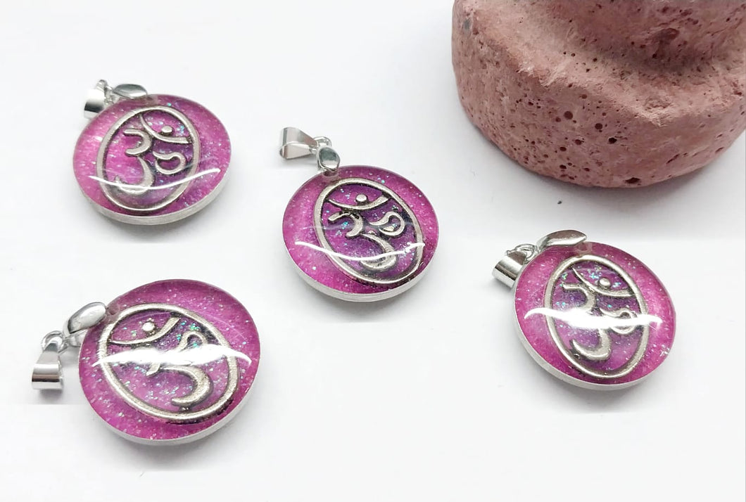 Colgante Resina | Figura Om | Fondo Rosado | 20mm