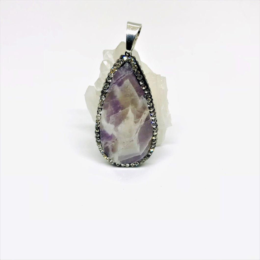 COLGANTE DE PIEDRA | GOTA ALARGADA BORDE DE STRASS | 55MM | AMATISTA