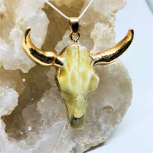 Cargar imagen en el visor de la galería, COLGANTE DE TORO | 45MM | DORADO
