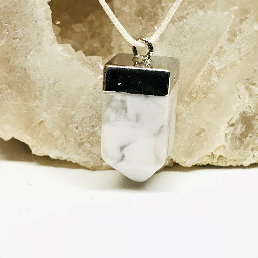 COLGANTE DE PIEDRA | PUNTA GRUESA | 20X10MM | HOWLITA