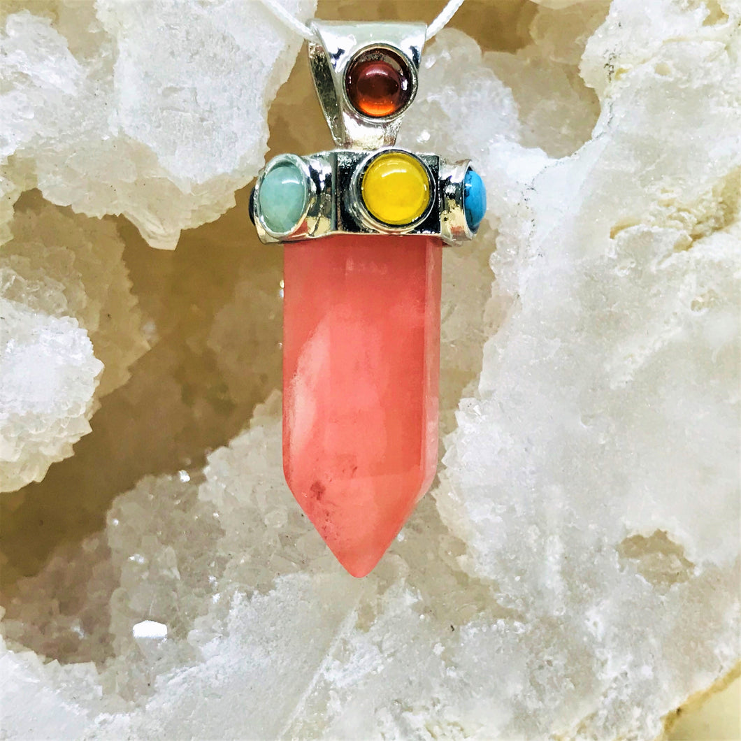 COLGANTE DE PIEDRA | PUNTA CON CASQUETE 7 CHAKRAS | 50MM | CUARZO CHERRY