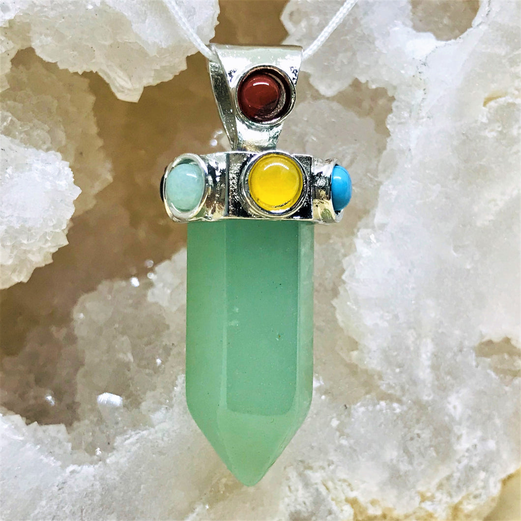 COLGANTE DE PIEDRA | PUNTA CON CASQUETE 7 CHAKRAS | 50MM | JADE
