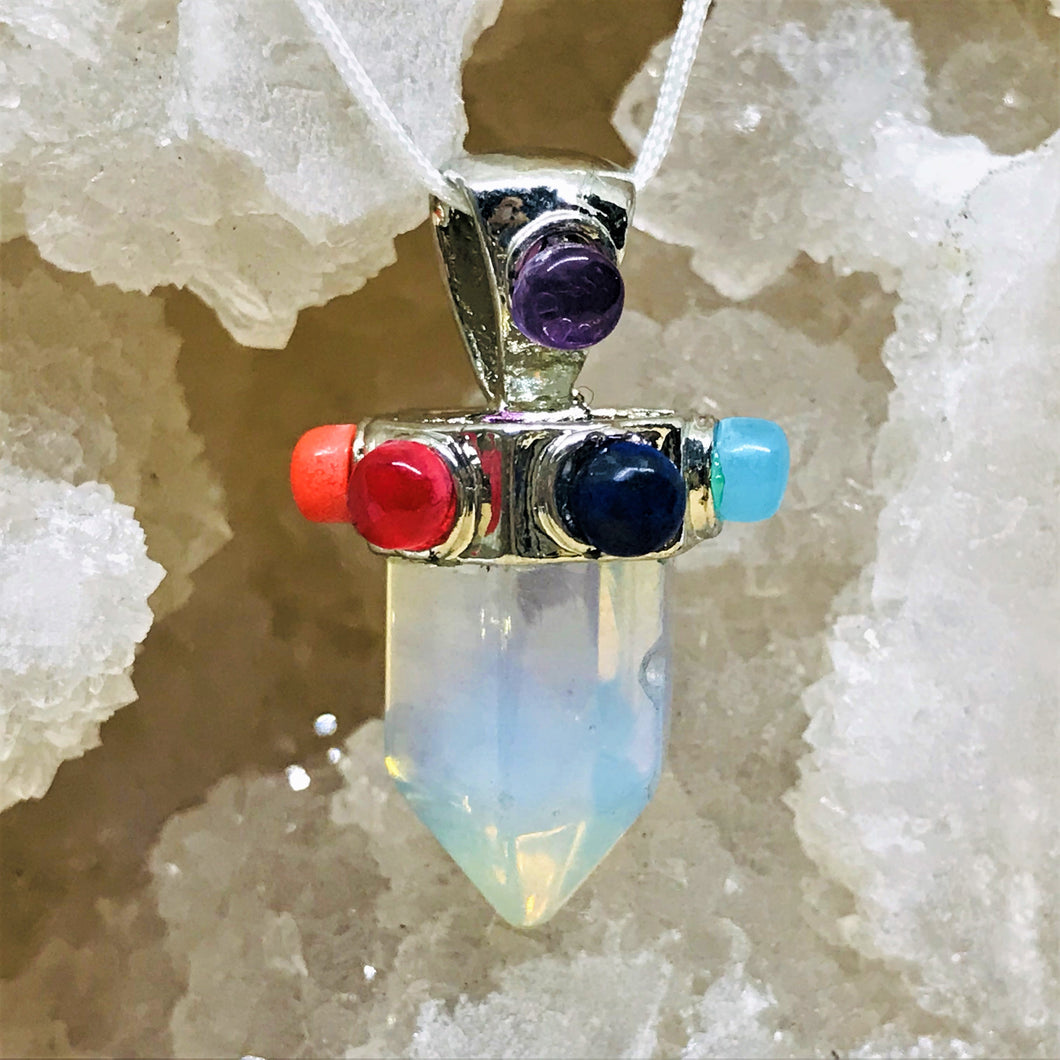 COLGANTE DE PIEDRA | PUNTA CHICA CON CASQUETE 7 CHAKRAS | 30MM | PIEDRA LUNA