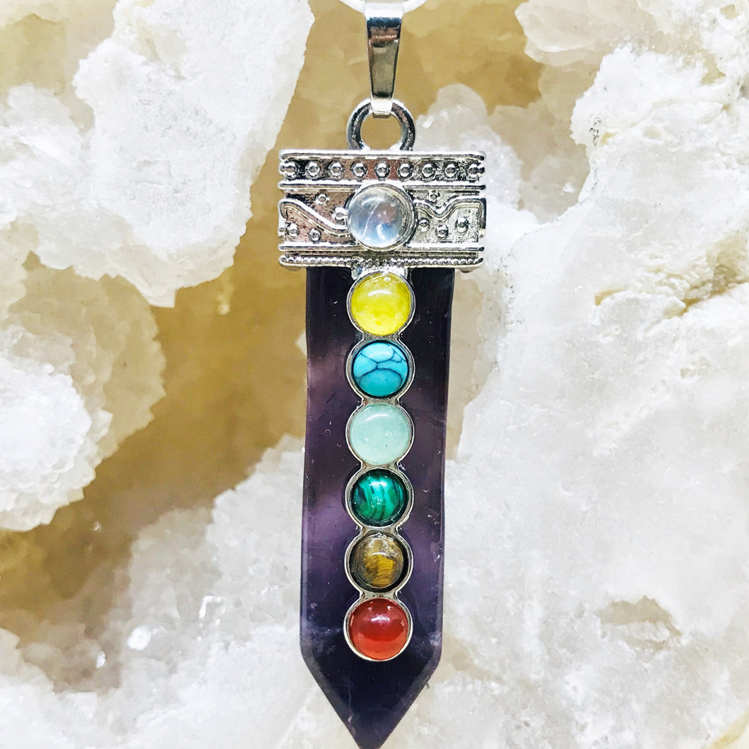 COLGANTE DE PIEDRA | PUNTA PLANA CON 7 CHAKRAS | 60MM | AMATISTA