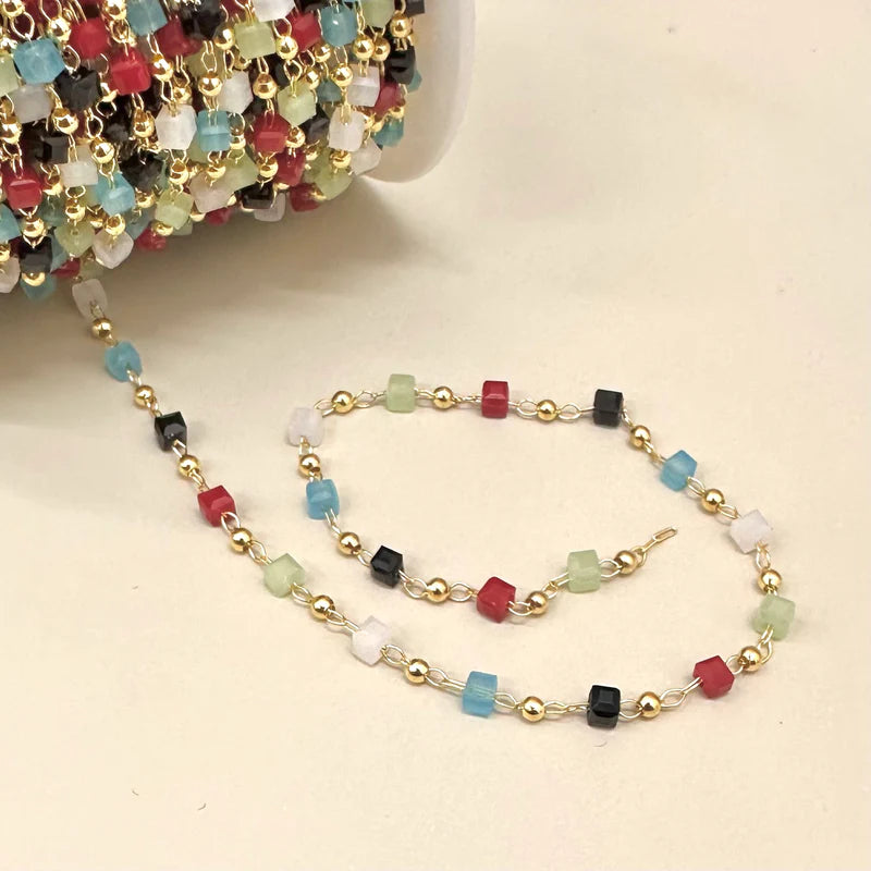 CADENA | MINI CUBOS DE CRISTAL DE 3MM | MIX NEGRO - ROJO - BLANCO - VERDE - CELESTE