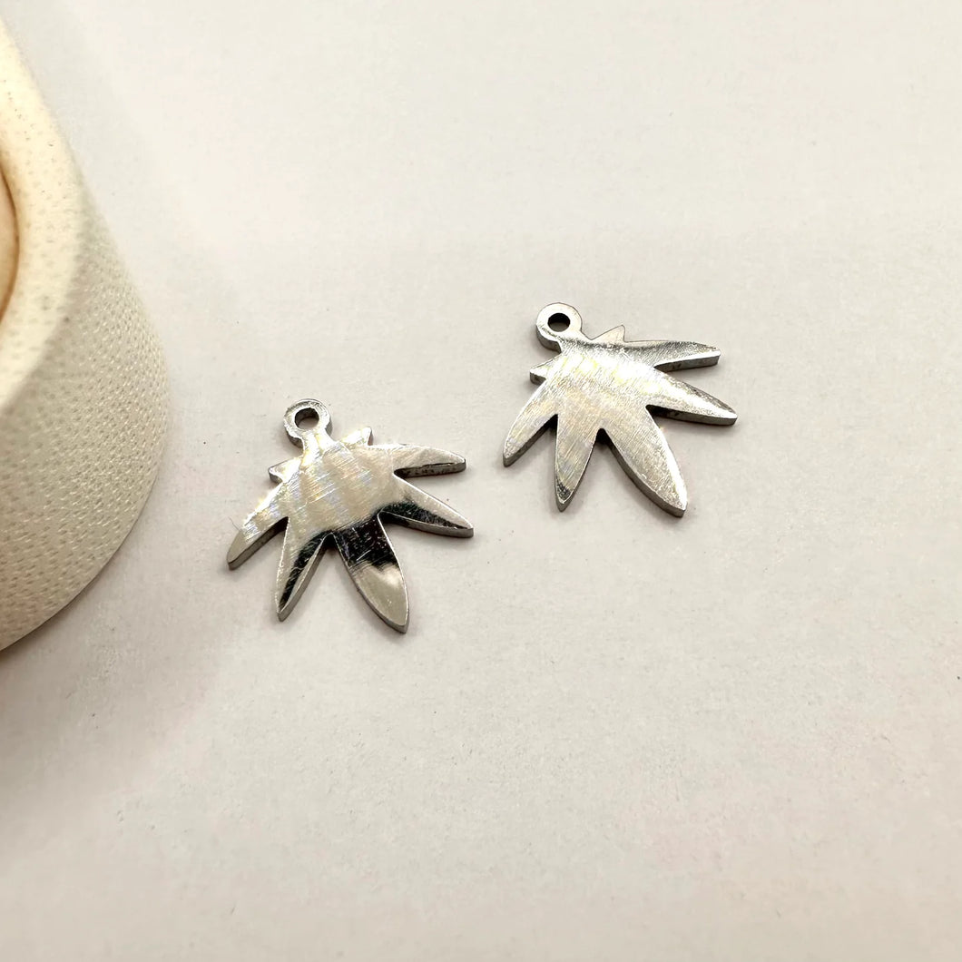 COLGANTE CHICO DE ACERO | PLATEADO | CANNABIS | 4 UNIDADES