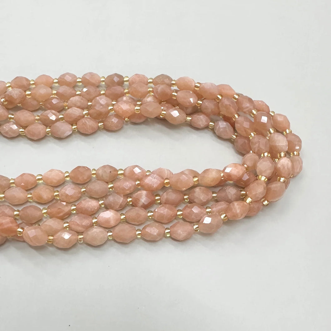 PIEDRA OVALADA FACETADA | 6MM X 8MM | PEACH MOONSTONE