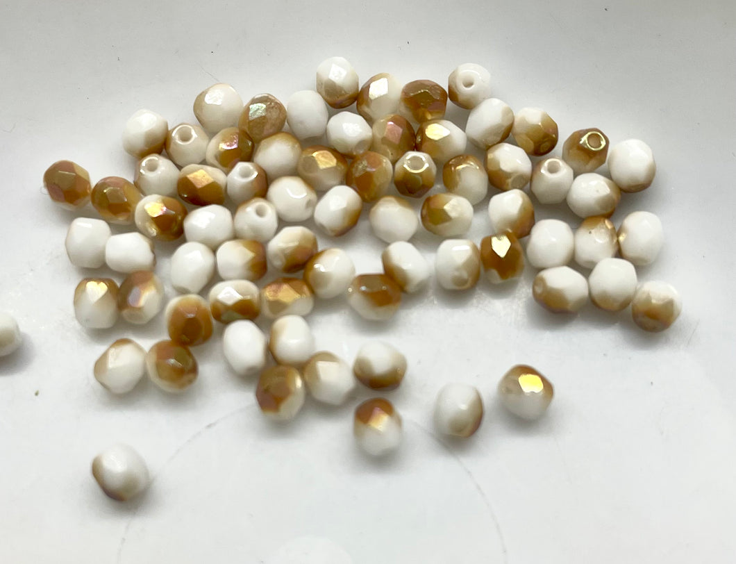 Cristal Checo | 4mm | C-03 #023 | Bicolor Blanco-Cafe | 25 unidades