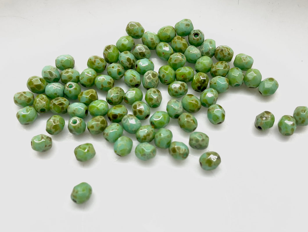 Cristal Checo | 4mm | C-03 #024 | Verde Claro Jaspeado | 25 unidades