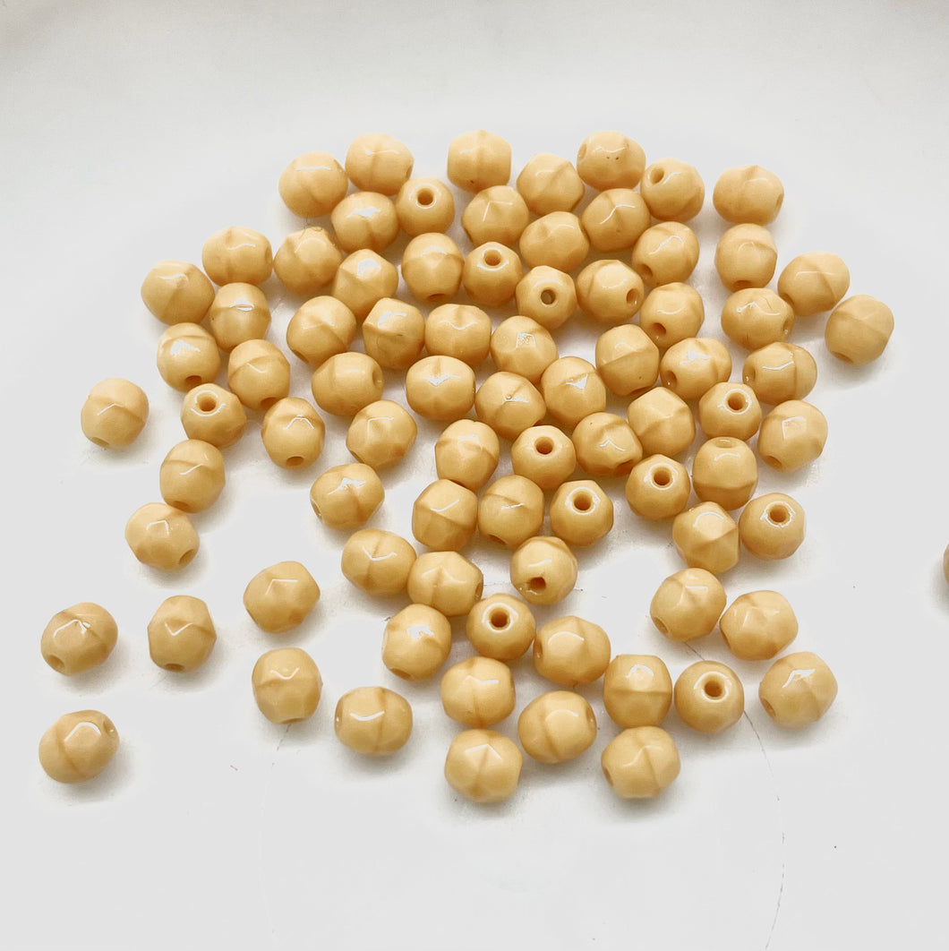 Cristal Checo | 4mm | C-04 #032 | Crema | 25 unidades