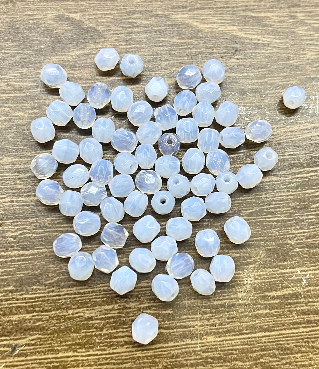 Cristal Checo | 4mm | C-04 #035 | Blanco Opalescente | 25 unidades