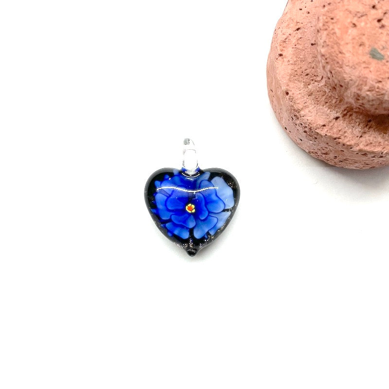 COLGANTE DE VIDRIO CON FLOR INTERNA | CORAZON | 20MM | AZUL