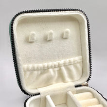 Cargar imagen en el visor de la galería, JOYERO DE TERCIOPELO | VERDE ESMERALDA
