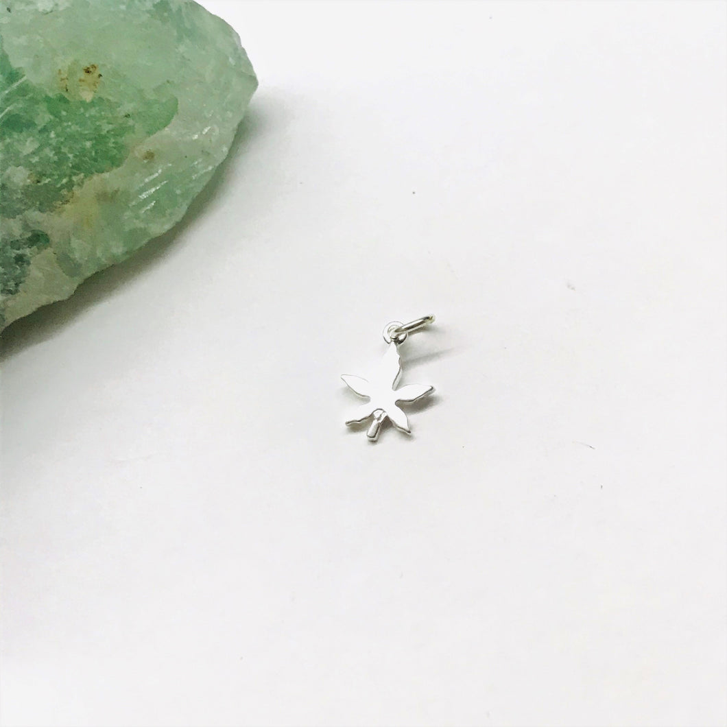 COLGANTE HOJA CANNABIS PLATA 925 | 7MM (P2-11)