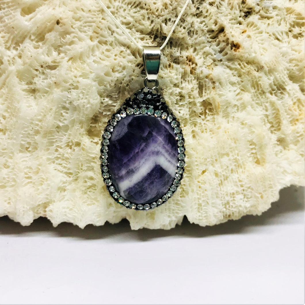 COLGANTE DE PIEDRA | OVALADO CON BORDE DE STRASS | 40MM | AMATISTA