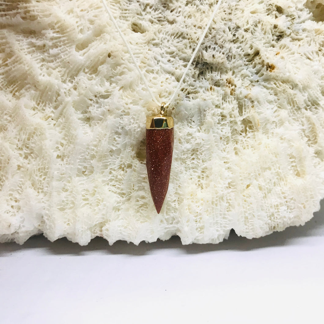 COLGANTE DE PIEDRA | PUNTA CON BORDE DORADO | 30MM | PIEDRA DEL SOL