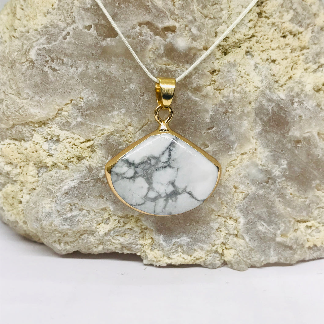 COLGANTE DE PIEDRA | ABANICO | 20MM | HOWLITA BLANCA
