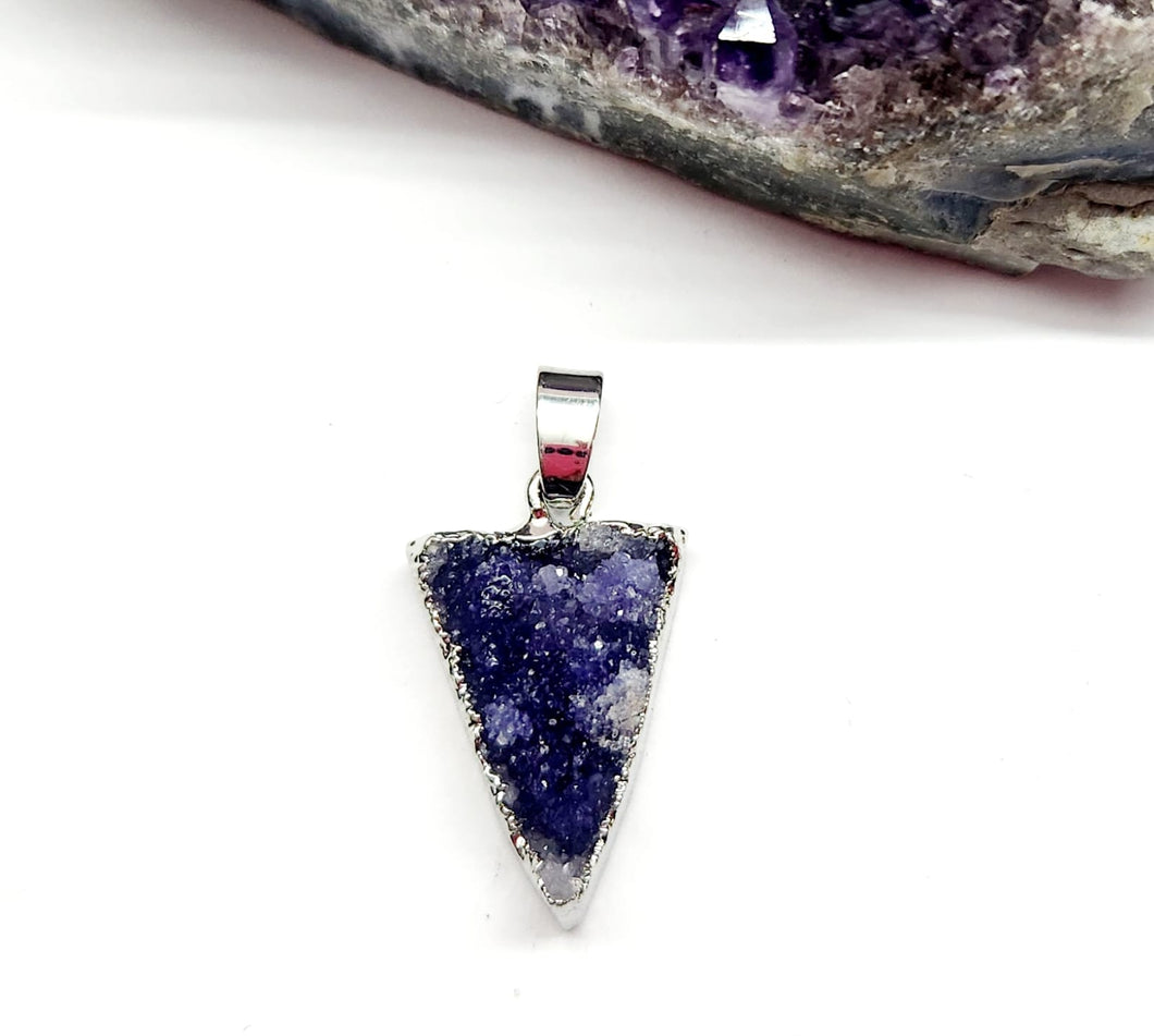 COLGANTE DE PIEDRA | DRUZY DE AGATA | TRIANGULO BORDE PLATEADO | 22MM | MORADO OSCURO