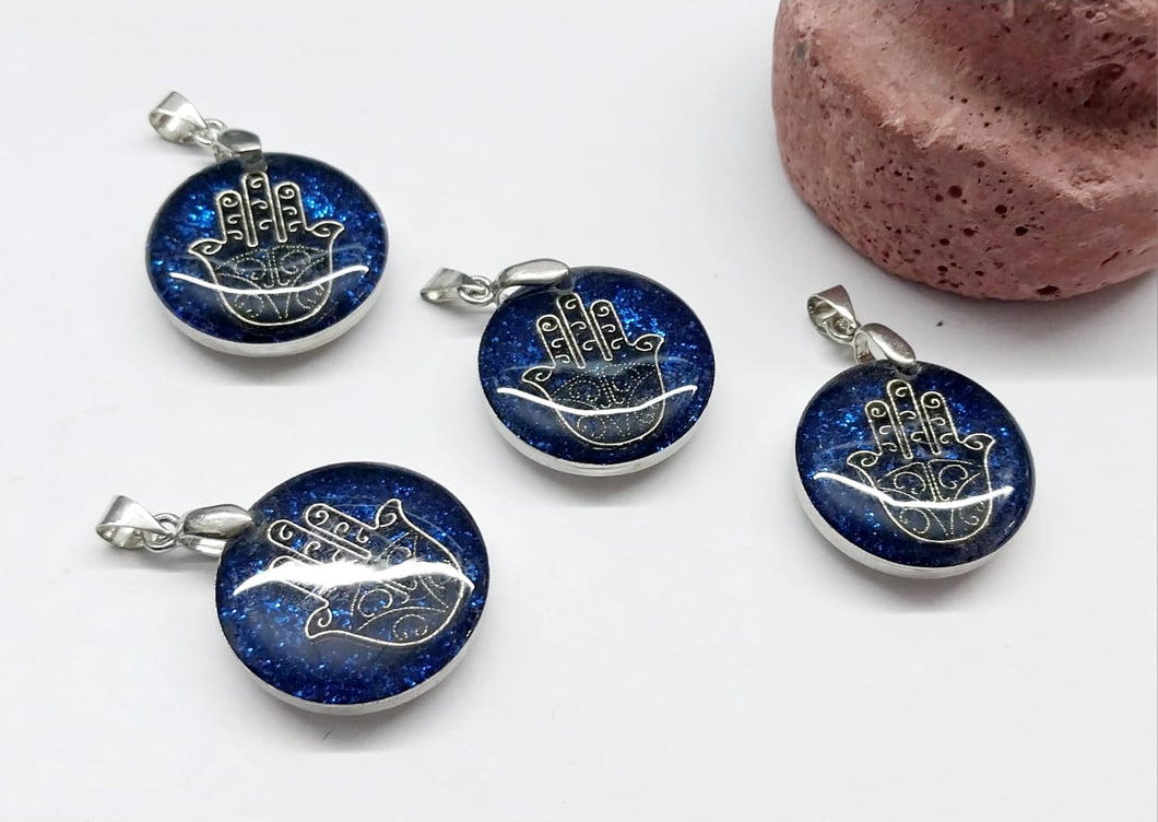 Colgante Resina | Figura Mano de Fatima | Fondo Azul | 20mm