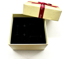 Cargar imagen en el visor de la galería, CAJA DE REGALO CON LAZO | 8.5X8.5X4.5CM | MANTEQUILLA
