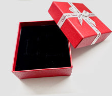 Cargar imagen en el visor de la galería, CAJA DE REGALO CON LAZO | 8.5X8.5X4.5CM | ROJO

