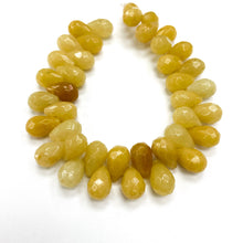Cargar imagen en el visor de la galería, GOTA FACETADA | 12X8MM | JADE AMARILLO (7-19A)

