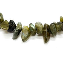 Cargar imagen en el visor de la galería, Chips Grande Piedra Natural | Labradorita Verde

