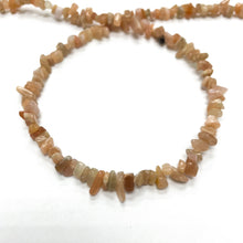 Cargar imagen en el visor de la galería, CHIPS CHICO PIEDRA NATURAL | MOON STONE (13-12A)
