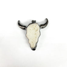 Cargar imagen en el visor de la galería, COLGANTE DE TORO | 45MM | PLATEADO
