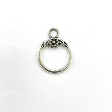 Cargar imagen en el visor de la galería, BROCHE T | CIRCULO CON MINI FLOR | 4 PARES | NIQUELADO
