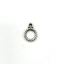 Cargar imagen en el visor de la galería, BROCHE T MINI | CIRCULO TEXTURIZADO | 8 PARES | NIQUELADO
