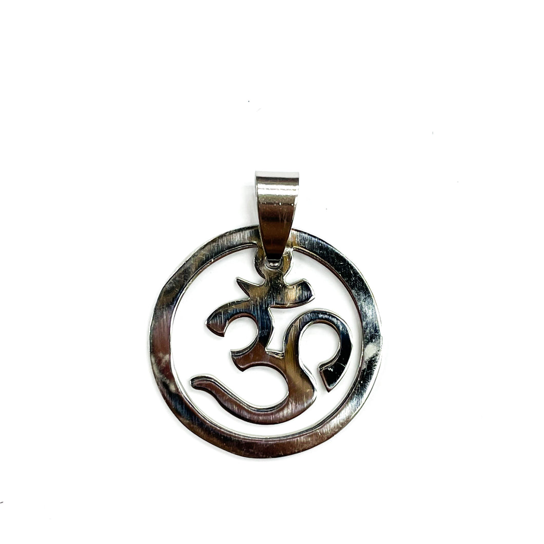 COLGANTE ACERO | ÖM CIRCULO GRANDE | 25MM | PLATEADO | (C6-53CA)