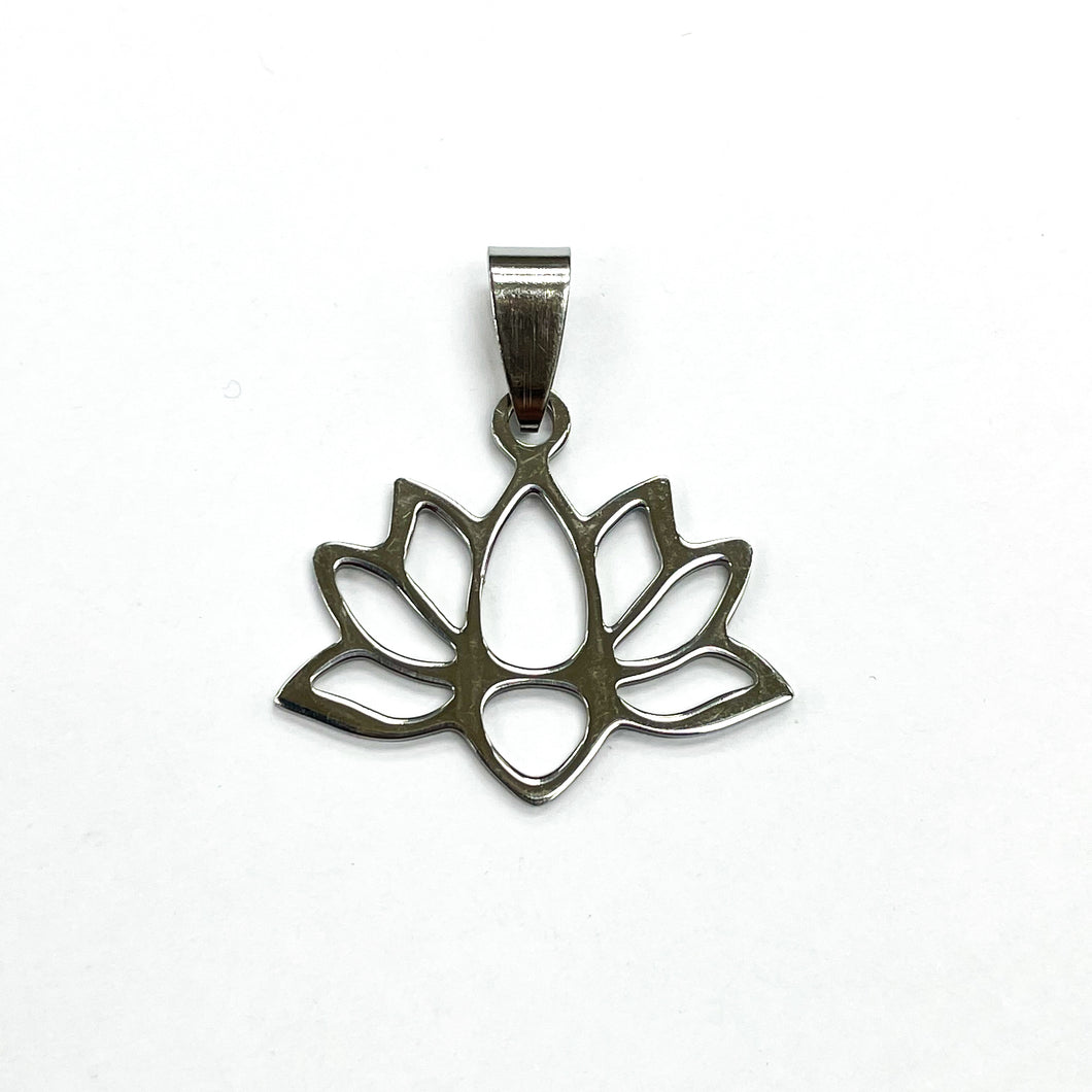 COLGANTE ACERO | FLOR DE LOTO IRREGULAR | 20X28MM | PLATEADO | (C7-70CA)