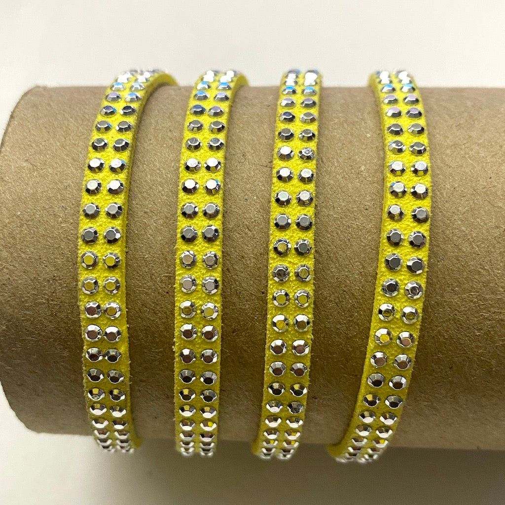 GAMUZA CON STRASS | 7MM | 1MTR | AMARILLO